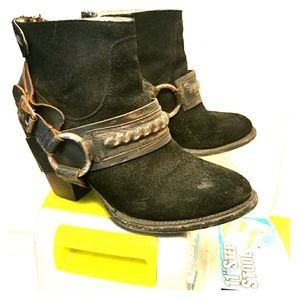 Steve Madden black boots